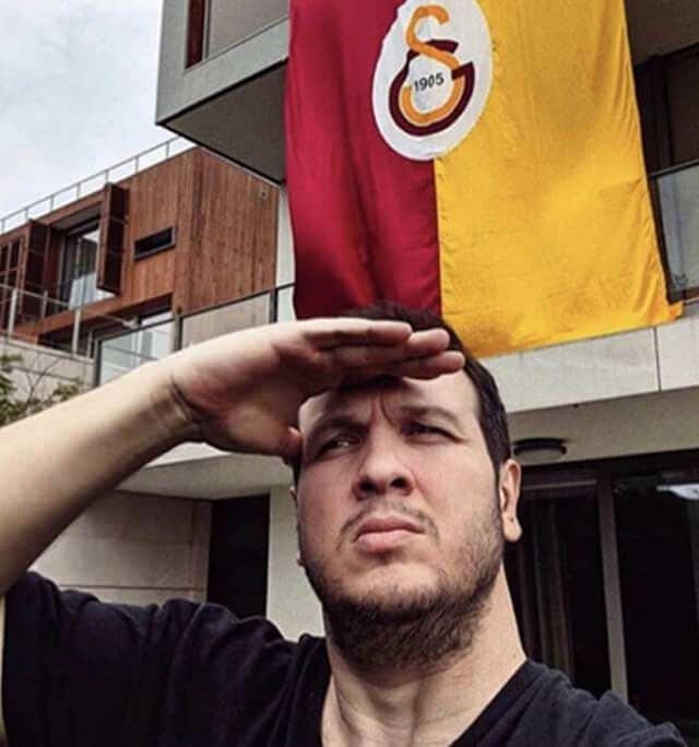 <p>Gökbakar, gelen soruya yönelik, <strong>“Bana, aileme, kulübüme birileri çamur atarsa, kim olduğu benim için önemli değil. Ben mizah yoluyla cevabını veririm”</strong> ifadelerini kullandı.</p>
