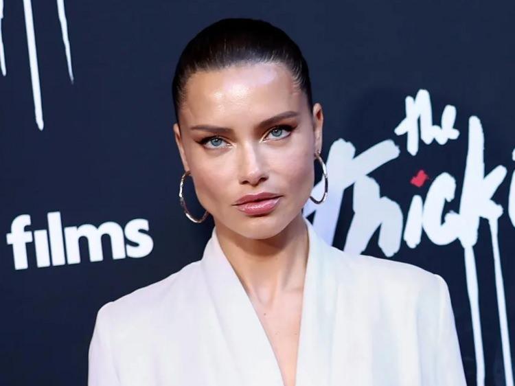 <p><span style="color:#000000"><strong>Dünyaca ünlü süper model Adriana Lima, eşiyle 2022 yılında Los Angeles'ın nezih semtlerinden Brentwood'da yer alan malikanesini satışa çıkarma kararı aldı.</strong></span></p>
