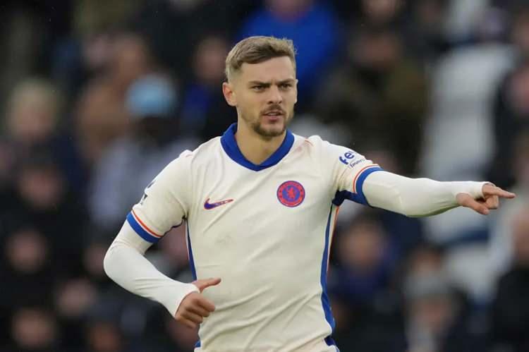 <p>Kiernan Dewsbury-Hall ➡ Everton</p>
