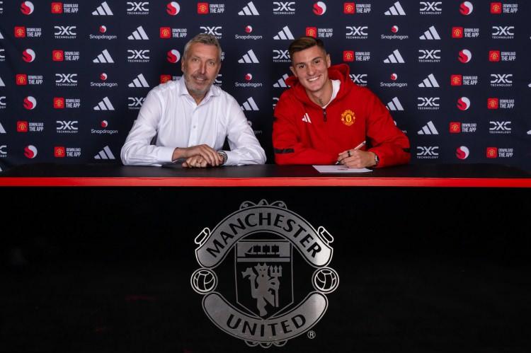 <p>Benjamine Sesko ➡ Manchester United<br />
<br />
*** Sesko, Leipzig'den 85 Milyon euro bonservis karşılığında Manchester United'ın yolunu tuttu.</p>