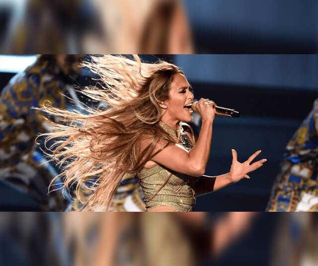 <p>Dünyaca ünlü şarkıcı ve oyuncu <strong>Jennifer Lopez</strong>, İstanbul’da vereceği konser öncesi alışveriş yapmak için <strong>İstinyePark</strong>’ta alışveriş turuna çıktı. Ancak burada beklenmedik bir olay ile karşılaşan Lopez, kısa sürede magazin gündemine oturdu.</p>