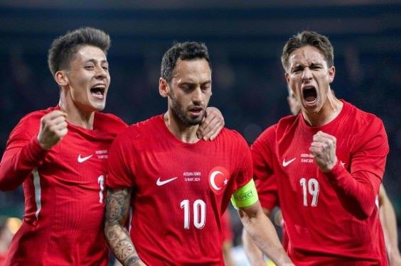 <p>Organizasyonda 'Kopa Trophy' adayları arasında Türk futbolcu Kenan Yıldız'da aday olarak gösterildi.</p>
