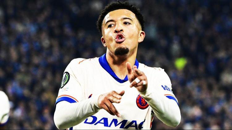 <p><strong>JADON SANCHO BOMBASI!</strong></p>
<p> </p>
<p>Sağ kanat için de hem ilk 11'de hem rotasyonda forma giyecek 2 ismi kadrosuna katak isteyen <strong>Serdal Adalı'nın </strong>en büyük hedefinin <strong>Jadon Sancho </strong>olduğu biliniyor.</p>