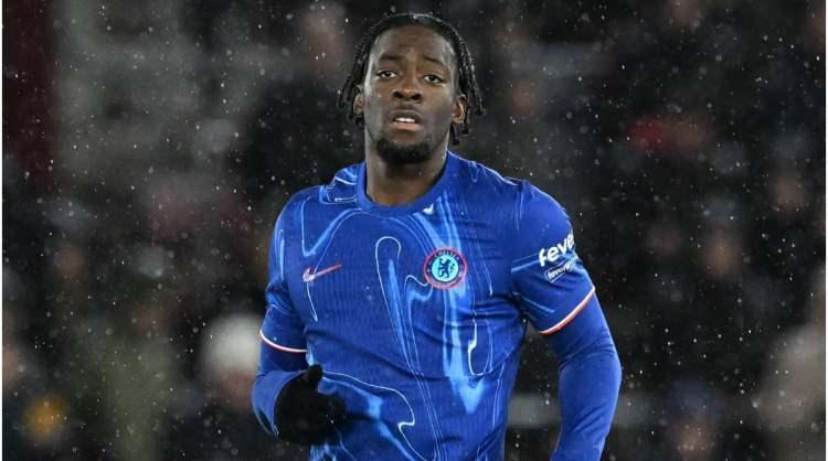 <p><strong>CHELSEA'DEN FRANSIZ STOPER!</strong></p>

<p> </p>

<p>23/24 sezonunda Monaco'dan Chelsea'ye 45 milyon Euro'ya transfer olan Fransız milli futbolcu Axel Disasi için İngiliz kulübü kararını verdi. Disasi'yi kadroda düşünmeyen teknik adam Enzo Maresca yönetime "gönderin" mesajı verdi.</p>
