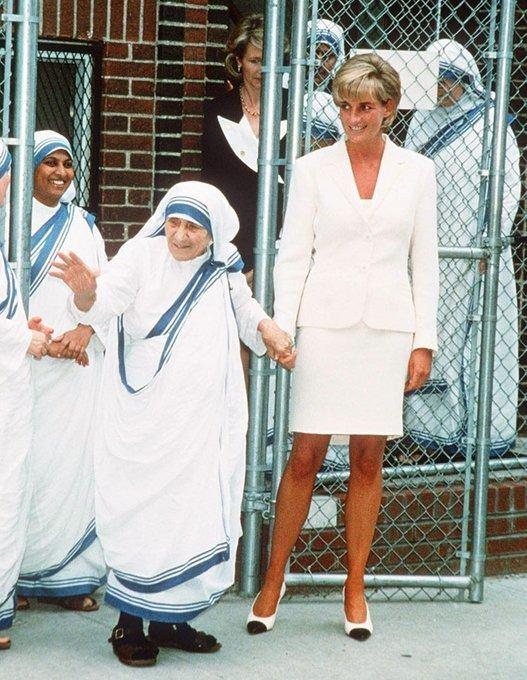 <p>Prenses Diana ve Rahibe Teresa 1997'de birkaç gün arayla öldüler.</p>