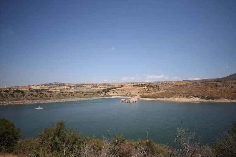 <p>Çanakkale'de yaşanan kuraklık, içme ve sulama suyu sağlayan 9 barajın doluluk oranını olumsuz etkiledi.</p>
<p> </p>