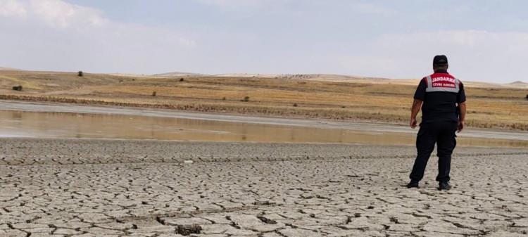 <p>Yozgat İl Jandarma Komutanlığı Çevre ve Doğa Koruma Timi ekipleri vatandaşları çevre bilinci hususunda uyarıyor.</p>