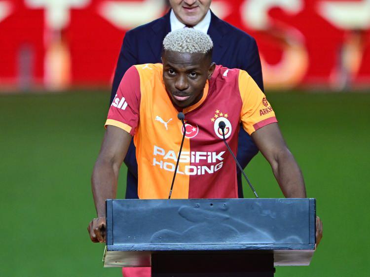<p><strong>Konyaspor’da bir futbolcu değil. Konya’ya iyiliği dokunmuş, Konya’nın unutamayacağı bir insan da değil.</strong> Bu ne alaka onu da anlayamadık" şeklinde konuştu.</p>

<p> </p>
