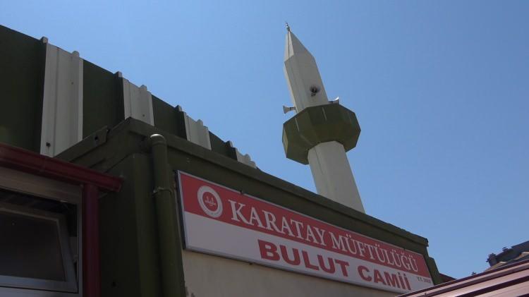 <p><span style="color:#FF0000"><strong>"10 YILDIR BURASI BULUT CAMİ"</strong></span></p>
<p>Bir başka vatandaş ise, "İnternette, konumda Victor Osimhen’in adına düşüyor cami ama 10 yıldır burası Bulut Camii. Herkes burayı böyle biliyor. </p>