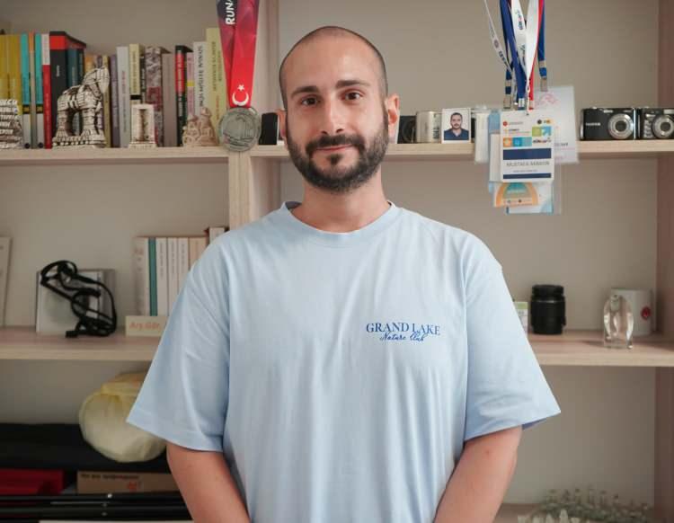 <p>AÜ İletişim Fakültesi'nden Dr. Mustafa Akbayır, sosyal medya kullanımının yaygınlaşmasıyla birlikte herkesin birer 'habercilik faaliyeti' yürütür hale geldiğini, bu durumun ciddi sorunlara neden olabildiğini söyledi.</p>
