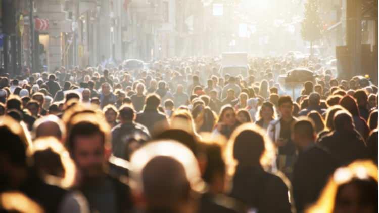 <p>D&uuml;nya Bankası Grubu'nun tahminlerine g&ouml;re &Ccedil;in, 2071'de 1 milyarın altına d&uuml;şecek ve y&uuml;zyılı 633 m civarında bitirecek.</p>

<p>Hindistan'ın n&uuml;fusunun 2060'ların sonunda zirveye ulaşması bekleniyor.</p>
