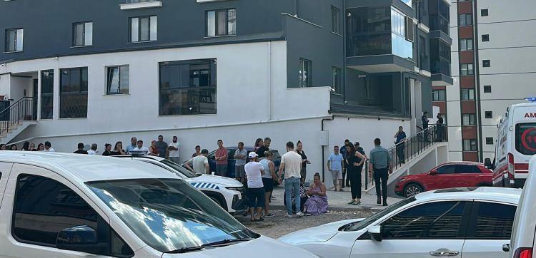 <p><span style="color:#A52A2A"><strong>UYANMADIKLARINI SÖYLEDİ</strong></span></p>

<p>Didem'in telefonunu açan cinayet şüphelisi Ö.G.A. <strong>"Didem ve Doruk'un henüz uyanmadıklarını"</strong> söyleyerek, telefonu kapattı.</p>
