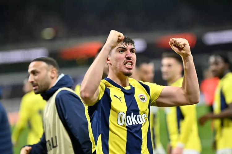 <p>Fenerbahçe'nin genç stoperi bir süredir Fransız devi PSG'nin radarında yer alıyor.</p>
