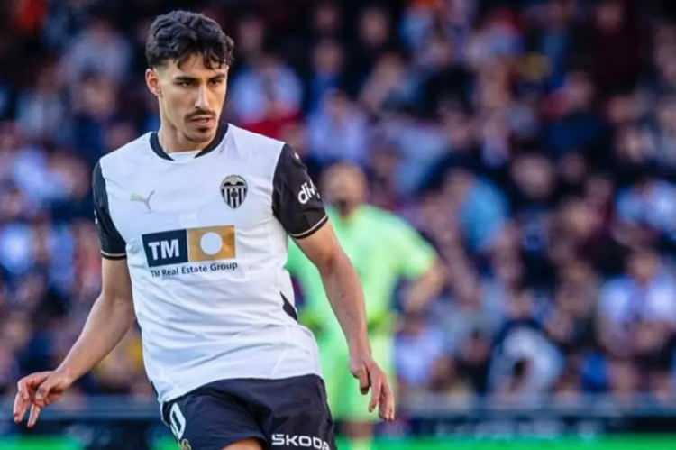 <p>Trabzonspor, Andre Almeida'nın transferi için Valencia ile yaptığı görüşmelerde mutlu sona çok yaklaştı. </p>

<p><br />
İspanyol medyası 6 milyon euro artı bonuslar şeklindeki teklifin kabul edileceğini yazarken, Andre Almeida ile yapılan görüşmelerde sorun bulunmuyor.<br />
<br />
(FANATİK)</p>
