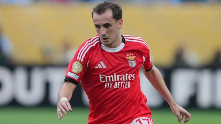<p>Fenerbahçe, Benfica ve Kerem Aktürkoğlu ile prensipte anlaşırken transferin gidişatını Feyenoord rövanşı belirleyecek.<br />
<br />
Sarı-lacivertliler elenirse Kerem'in transferi salı akşamı resmiyet kazanabilir.<br />
<br />
(HÜRRİYET)</p>
