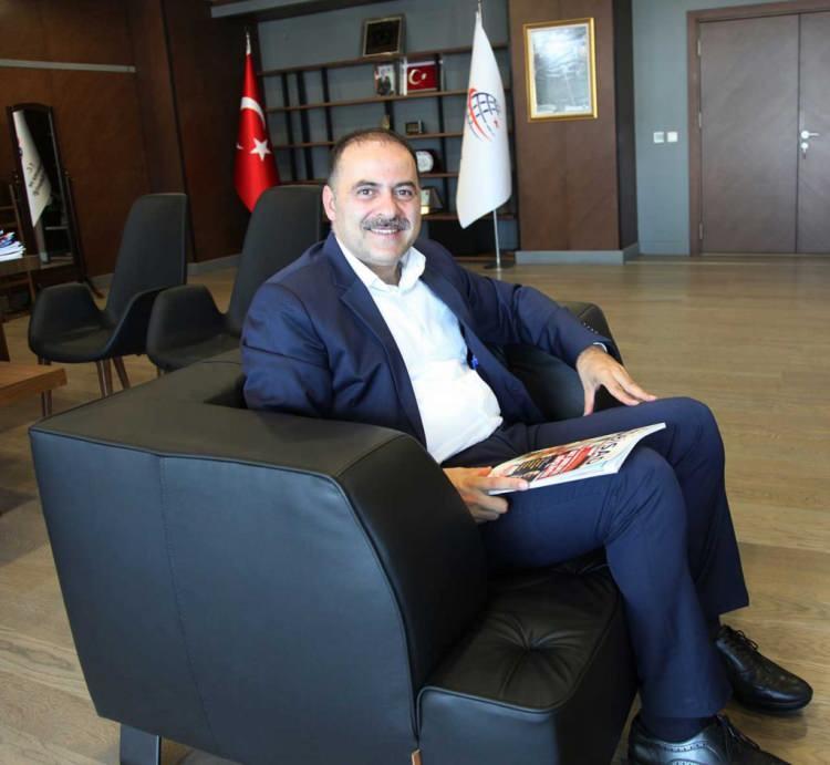 <p>Geçtiğimiz günlerde bazı üniversitelerin dijital sistemlerinde sahte kimliklerle elde edilen e-imzalarla yapılan usulsüz işlemler sonucunda sahte diplomalar düzenlendiği kamuoyuna yansıdı. Bu noktada medyada müthiş bir bilgi kirliliği oldu. </p>
