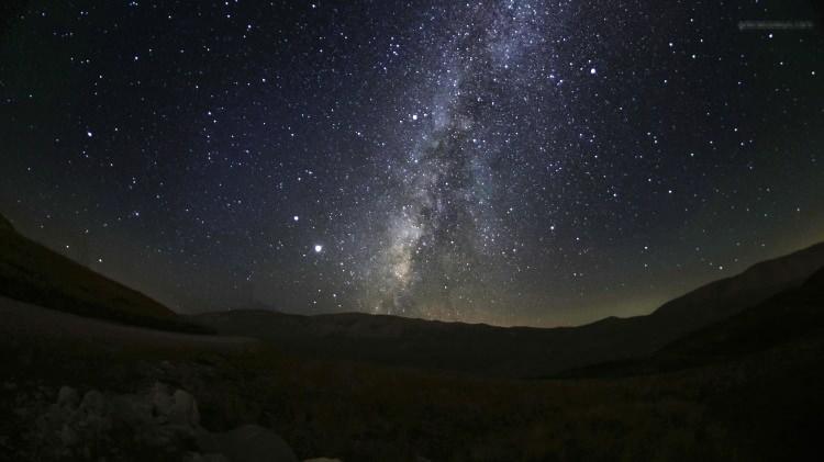 <p>Perseid gök taşı yağmurunu izlemek için birçok meraklı da bu dönemde şehir ışıklarından uzak alanlarda hem fotoğraf çekimi hem de çıplak gözle şöleni seyredebilmek için programlar hazırlıyor.</p>
