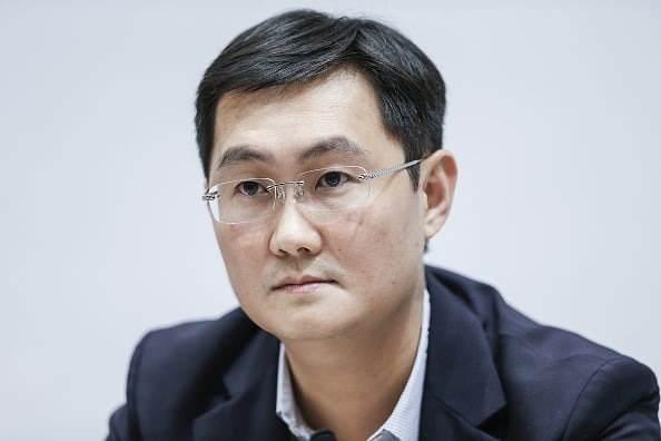 <p><span style="color:#B22222"><strong>25. Pony Ma (Hueteng)</strong></span></p>
<p> </p>
<p>Pony Ma olarak da bilinen Ma Huateng, Çinli internet devi Tencent Holdings'in başkanı ve CEO'sudur.</p>