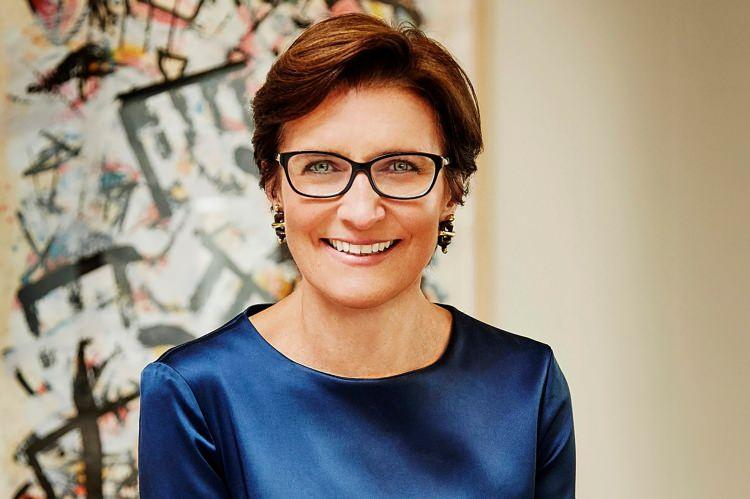 <p><span style="color:#B22222"><strong>12.  Jane Fraser</strong></span></p>

<p> </p>

<p>Uzun süredir Citigroup'ta yöneticilik yapan Jane Fraser, 2020 yılında CEO Michael Corbat'ın halefi olarak atandı; Mart 2021'de resmen görevi devraldı.</p>
