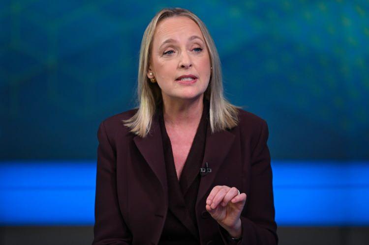 <p><span style="color:#B22222"><strong>11. Julie Sweet</strong></span></p>

<p> </p>

<p>Julie Sweet, Eylül 2019'da küresel hizmetler şirketi Accenture'ın CEO'su oldu.</p>
