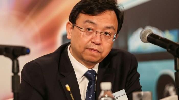 <p><span style="color:#B22222"><strong>5. Wang Chuanfu</strong></span></p>
<p> </p>
<p>Wang Chuanfu, BYD'nin başkanı ve CEO'sudur ve şirketin dünyanın en büyük elektrikli araç şirketlerinden biri haline gelmesine öncülük etmiştir.</p>