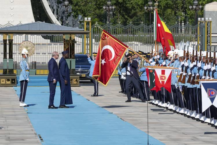 <p>Cumhurbaşkanı Erdoğan, basın toplantısının ardından Başbakan Sonko için resmi yemek verecek.</p>
