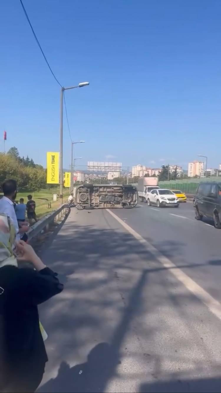 <p>Yaralı ardından ambulansla Sarıyer Seyrantepe yerleşkesindeki Şişli Hamidiye Etfal Eğitim ve Araştırma Hastanesi'ne kaldırılarak tedavi altına alındı. Diğer yandan kaza nedeniyle otoyolda trafik yoğunluğu oluştu. Polis ekiplerinin kazayla ilgili inceleme yapması sonrasında araçlar çekici yardımıyla emniyet otoparkına götürüldü. </p>
