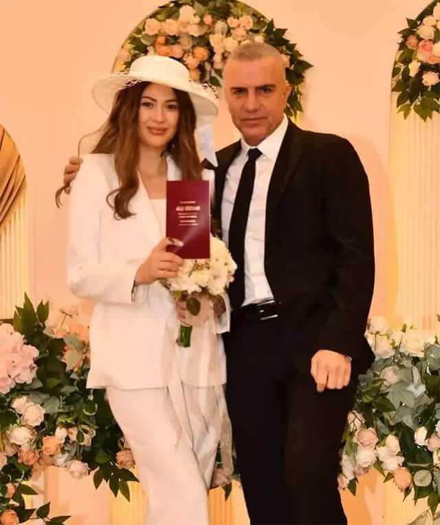 <p>Ünlü türkücü <strong>Berdan Mardini</strong> ve İngilizce öğretmeni <strong>Dilara Talay</strong>, geçtiğimiz Nisan ayında ilişkilerini resmiyete taşıyarak dünya evine girmişlerdi.</p>
