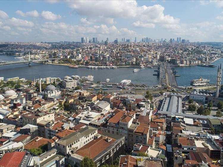 <p>15 gündür şehir dışından telefon geldiğini ve öğrencilerin evleri görmeden fotoğraflardan inceleyerek tuttuğunu belirten Yeşiltaş, geçen yıl 30 bin liraya rahatlıkla 2 oda bir salon ev bulunabildiğini ancak bu yıl bunun mümkün olmadığını ifade etti.</p>