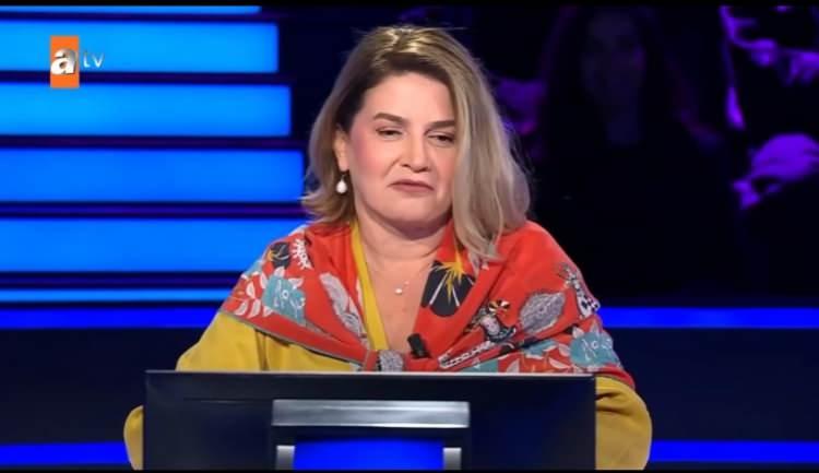 <p><strong>"Bu kadar zorlanmamın sebebini anlayamıyorum"</strong> diyen yarışmacı, doğru cevabı son anda verdi. </p>
<p> </p>