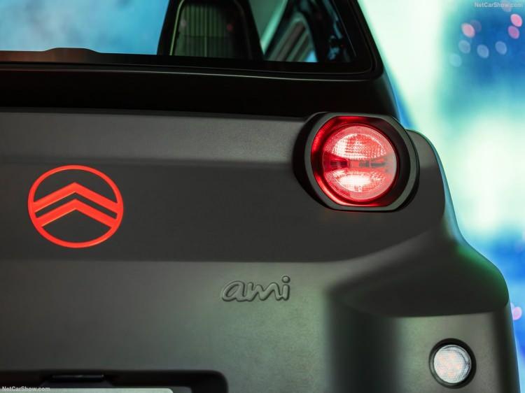 <p>Yeni Citroen Ami'de teknik açıdan herhangi bir değişiklik yok. 6 kW güç üreten bir motor ve 5.5 kWsa kapasiteli bir batarya ile donatılan Ami, tek şarjla 75 kilometreye kadar yol alabiliyor. </p>
