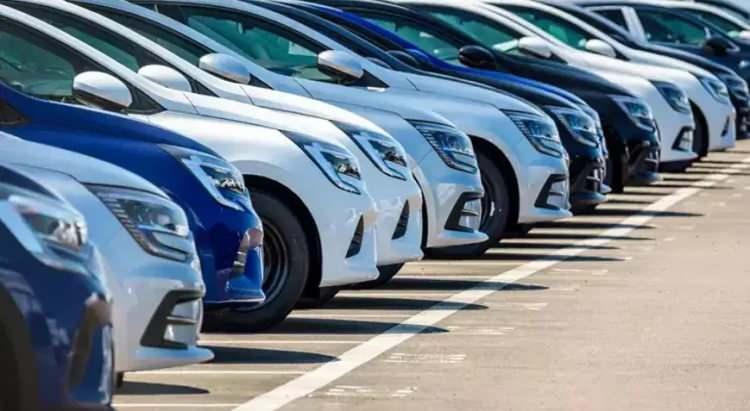 <p>Ticaret Bakanlığı ÖTV değişikliğinden sonra alıcılardan ek ödeme alan satıcılar için harekete geçti. Bakanlık konu hakkında yaptığı açıklamada "Otomotiv sektöründe piyasa işleyişini bozan ve tüketicilerimizin aleyhine gerçekleşen her türlü gelişme Ticaret Bakanlığımızın sürekli takibi altındadır" ifadelerini kullandı.</p>

<p> </p>

