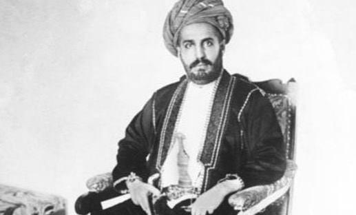 <p><strong><span style="color:#B22222">10)  KHALID BIN BARGHASH</span>  |  2 GÜN  </strong>(Zanzibar)</p>

<p> </p>

<p>1896’da tahta geçti. İngilizlerin ültimatomuna direndi ancak 38 dakikalık savaşın ardından indirildi.</p>
