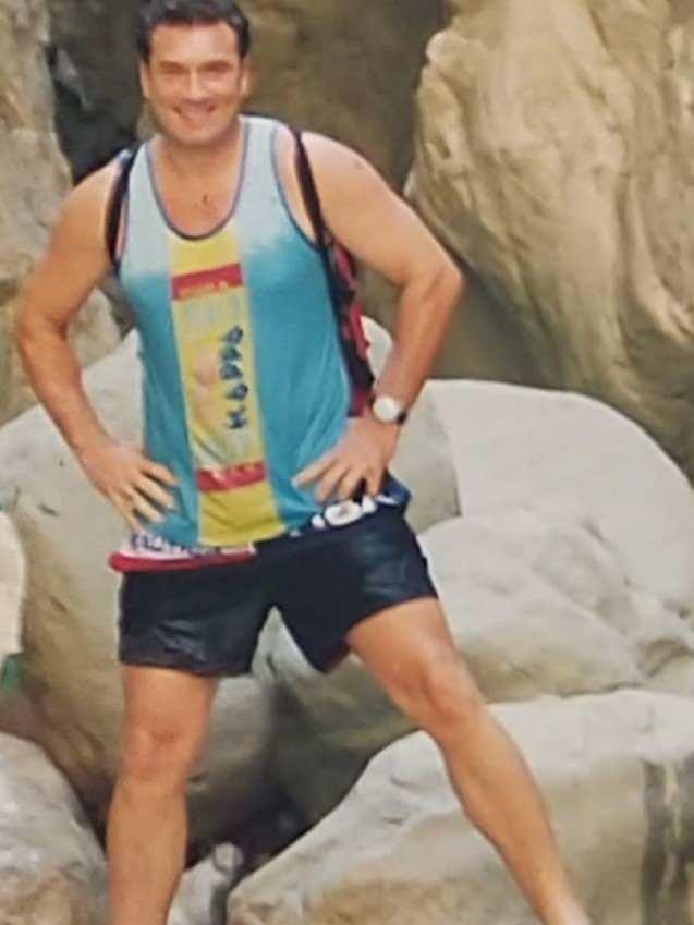 <p>Sosyal medya hesabı aktif kullanan ünlü oyuncu paylaşımına <strong>"Suya girmeden kanyon geçilmez..."</strong> notunu düştü. </p>