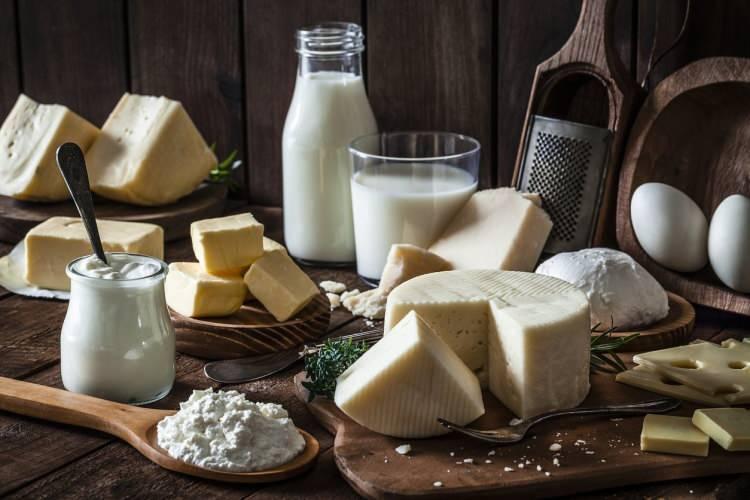 <p>Risk Nedenleri:</p>

<p> </p>

<p> </p>

<p> </p>

<p>Pastörize edilmemiş sütlerde Brusella, E. coli, Listeria ve Salmonella gibi hastalık yapıcı bakteriler bulunabilir.</p>

<p> </p>

<p>Açık sütle yapılan peynir ve yoğurtlar hijyenik olmayan koşullarda üretildiğinde toksin üretimi artar.</p>

<p> </p>

<p>Öneri: Sadece pastörize edilmiş ve ambalajlı süt ürünleri tercih edilmelidir.</p>

<p> </p>
