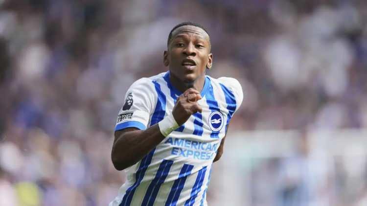 <p>Pervis Estupinan ➡ Milan</p>