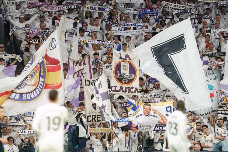 <p>10-Real Madrid</p>

<p>En ucuz: 14 bin TL</p>

<p>En pahalı: 113 bin TL</p>
