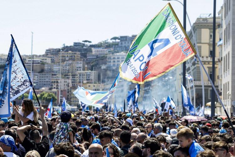 <p>6-Napoli</p>

<p>En ucuz: 19 bin TL</p>

<p>En pahalı: 123 bin TL</p>
