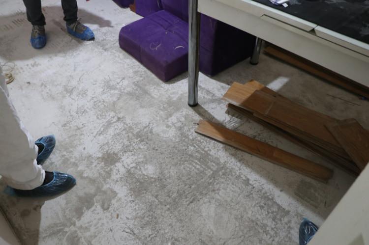<p>İstanbul Aranan Şahıslar Büro Amirliği ekipleri tarafından Eskişehir E-Tipi cezaevinde ifadesi alınan Amjad Muhsin Muhammed’in Emine Özkaya’yı öldürdüğü iddiasıyla tekrar tutuklandığı öğrenildi. <strong>Şüphelinin seri katil olma ihtimaline yönelik soruşturmanın çok yönlü sürdüğü belirtildi.</strong></p>
