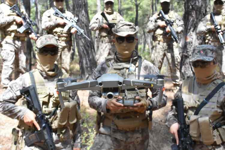 <p>PÖH timlerinin bu zamana kadar gösterdikleri fedakarca görev sorumluluğuyla, arazi hakimiyetlerini kullanarak orman yangınlarının önlemesine yönelik faydalarını görmeye başladık."</p>

<p> </p>
