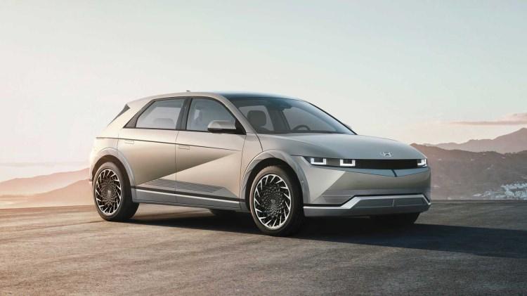 <p>2-HYUNDAI IONIC 5:</p>

<p> </p>

<p>500 KM MENZİL</p>
