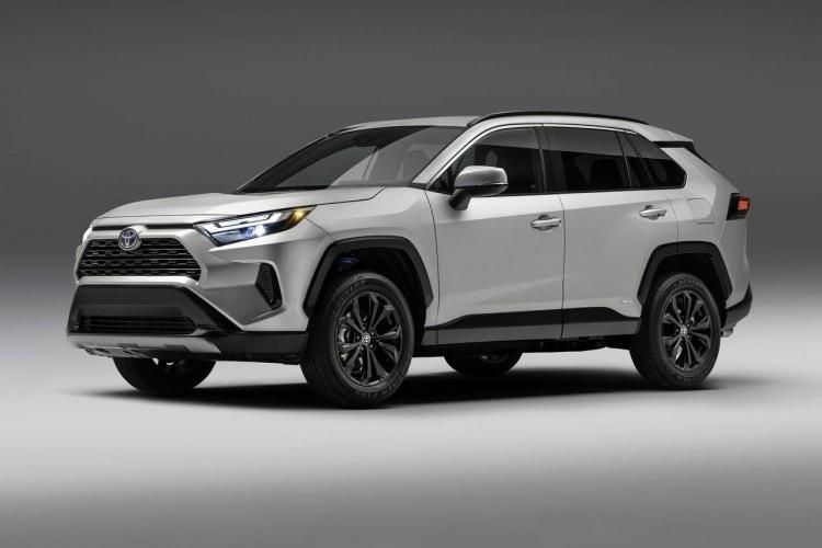 <p><span style="color:#B22222"><strong>1- Toyota RAV4 Hybrid</strong></span></p>
