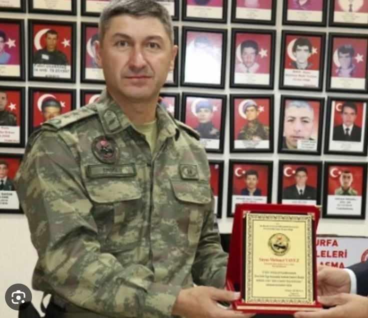 <p><span style="color:rgb(178, 34, 34)"><strong>Kara Kuvvetleri Komutanlığı (Tuğgeneral → Tümgeneral)</strong></span></p>

<p> </p>

<p>• Ercan Eroğlu</p>

<p> </p>
