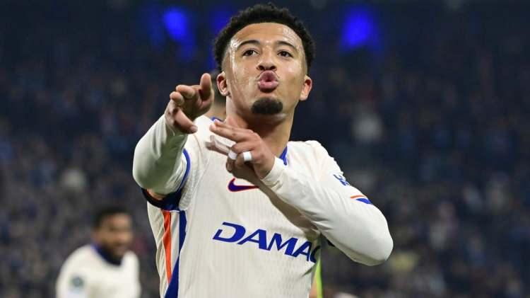 <p>Jadon Sancho'nun kariyerini yeniden yukarı çekebilmek için Beşiktaş'a gelmeye sıcak bakabileceği aktarılıyor.</p>
