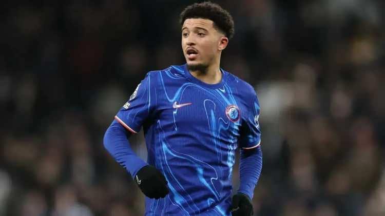 <p>Geçtiğimiz sezonu Chelsea'de kiralık olarak geçiren İngiliz futbolcu, tüm kulvarlarda çıktığı 42 maçta 5 gol 10 asistlik skor katkısı verdi.<br />
<br />
(AKŞAM)</p>
