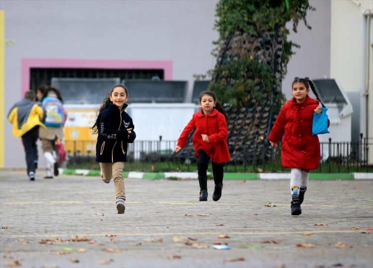 <p>Soruşturmalar kapsamında daha önce usulsüzlükleri nedeniyle 12 özel okulun ruhsatı iptal edilmişti.<br />
 </p>
