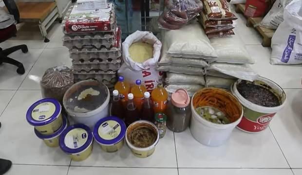 <p>Bugün emniyet güçlerimiz, tarım müdürlüğümüz ve zabıta ekiplerimizle birlikte tekrar denetim yaptık ve 7 kalemde 418 kilogram son kullanma tarihi geçmiş ürün tespit ederek iş yerini kapattık. </p>
