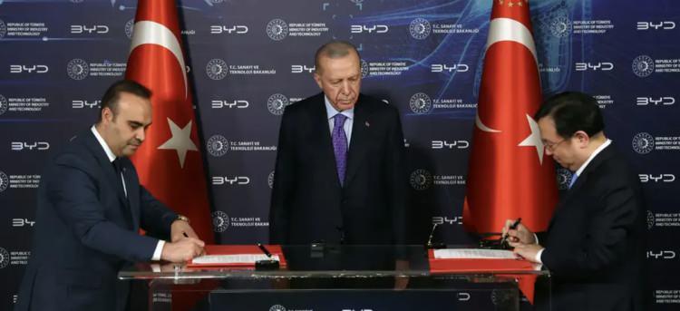 <p>Çin'de üretilen düşük fiyatlı ve sübvanse edilmiş elektrikli otomobillerin satışları, rakiplerini geride bırakıyordu.</p>
