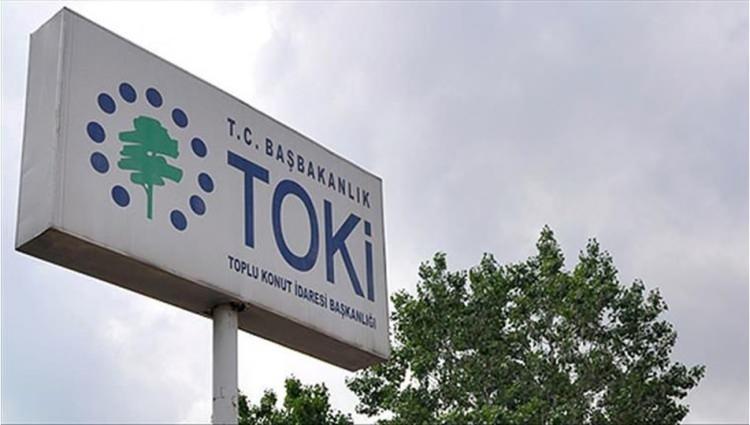 <p>Alıcılar, ticaret merkezi, konut, dükkan, pazar yeri ve alışveriş merkezi niteliğindeki iş yerlerine, yüzde 10 peşinat 96 ay vade ve yüzde 10 peşinat 120 ay vadeyle sahip olabilecek.</p>