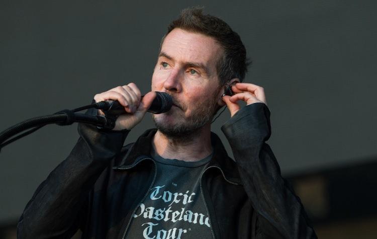<p>Filistin'e olan desteğiyle bilinen dünyaca ünlü müzik grubu Massive Attack'in kurucularından olan şarkıcı ve söz yazarı Robert Del Naja da Enes El-Şerif'İn ölüm haberini paylaşanlar arasındaydı.</p>
